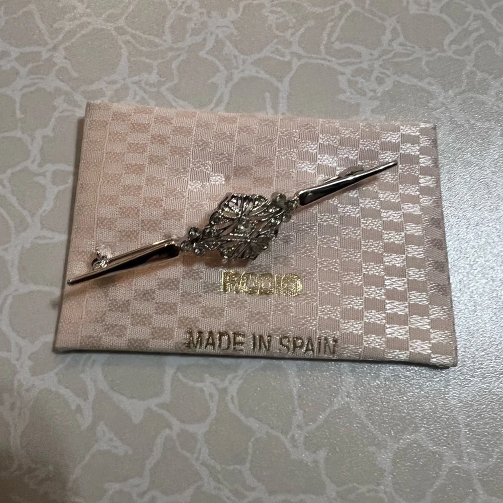 Brooch Silver with Diamond Design. Pin for women clothes size :2.5” - Picture 1 of 5